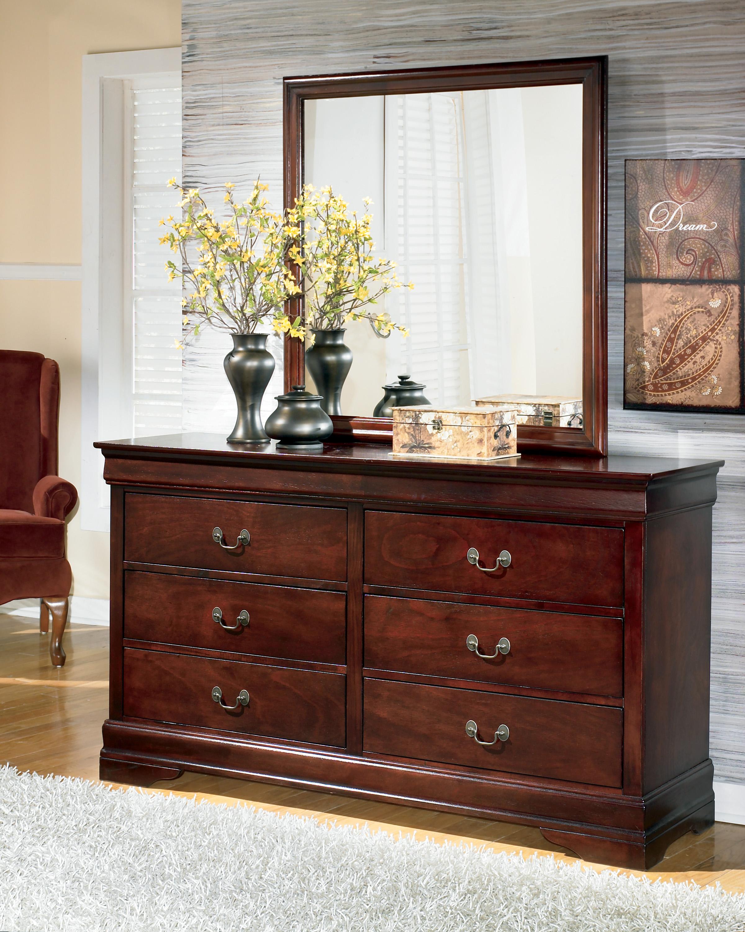Signature Design by Ashley Alisdair 300115000 Traditional Dresser